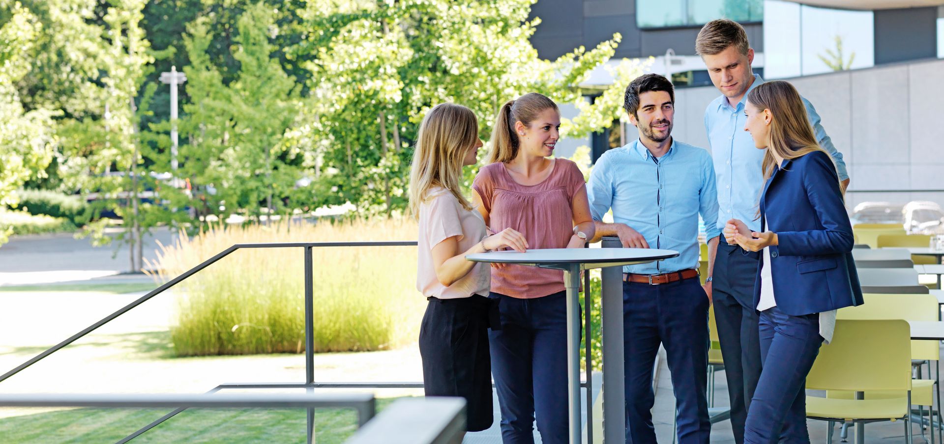 A group of students gathering at the TRUMPF campus