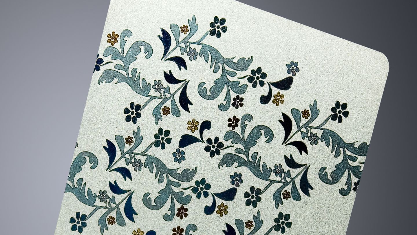 Lasermarkiertes Design auf Titan