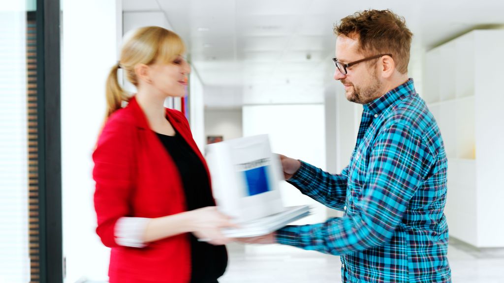 TRUMPF employees talking to each other