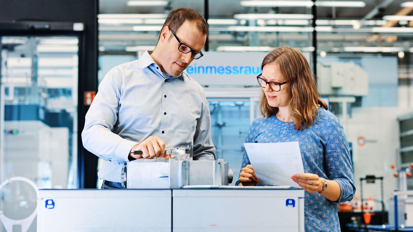 TRUMPF employees are in the shop-floor and testing a component