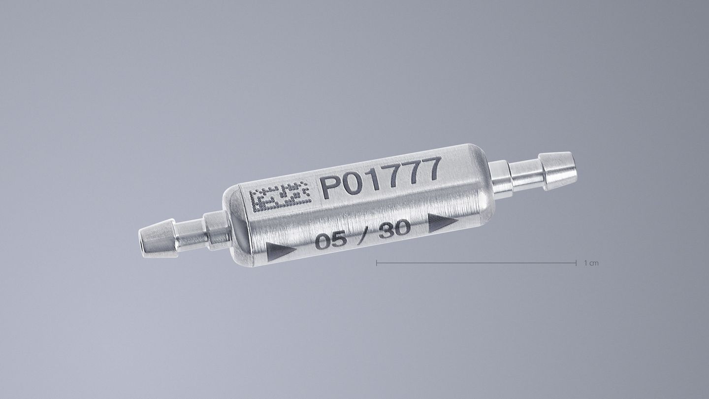 Čierne popisovanie na medicínskom ventile, pomocou produktov TRUMPF