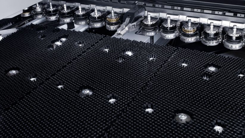 TruPunch 2000, kartáčový stůl