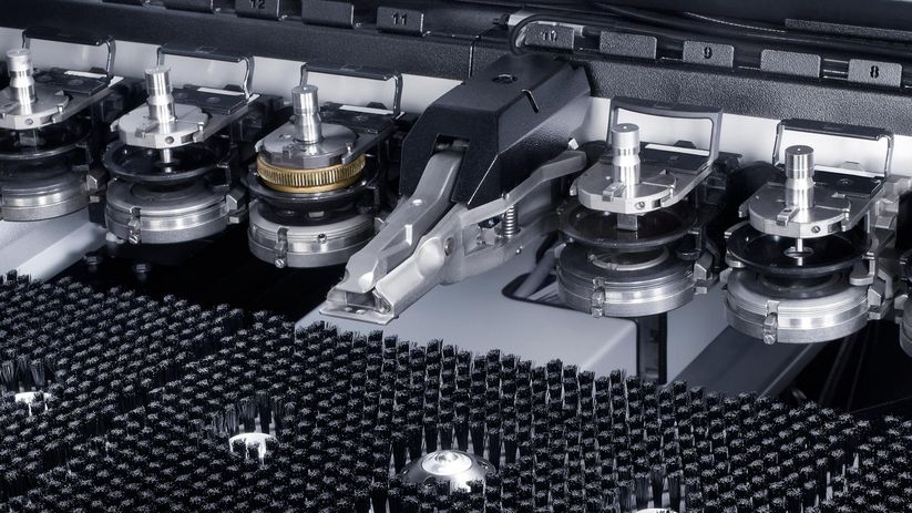 TruPunch 1000, kartáčový stůl